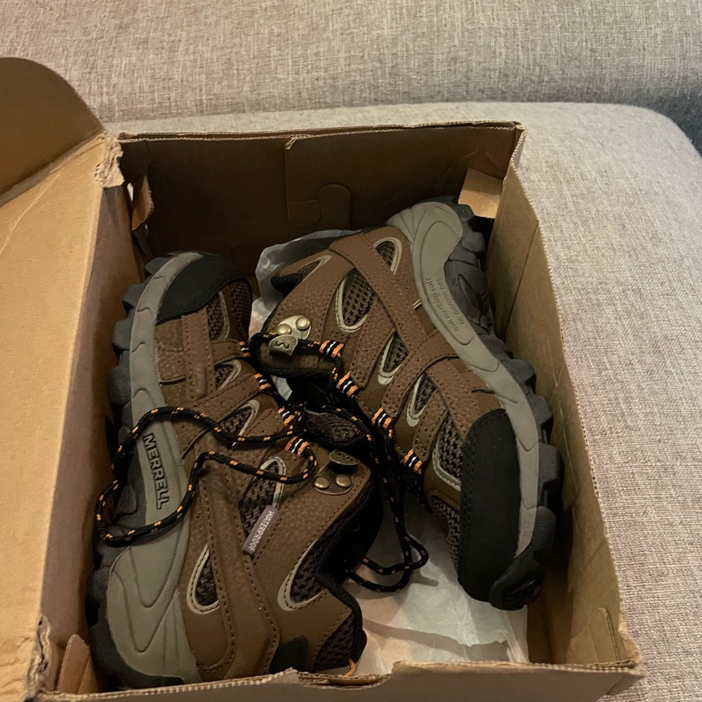 Merrell Unisex-Child Moab 2 Mid WTRPF Hiking Boot. Sz 13.5 NIB
